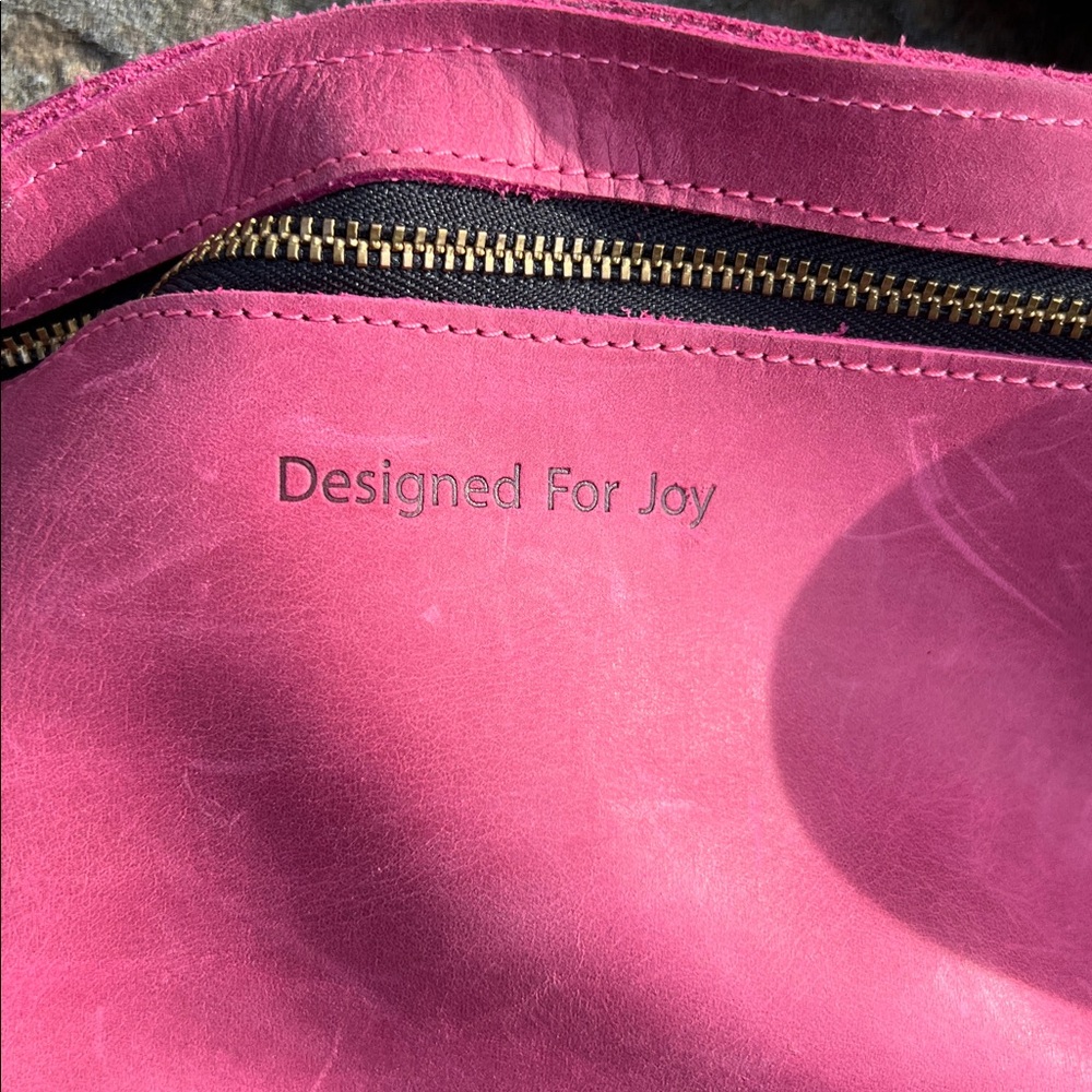 Lovely Pink Leather Crossbody Bag - Picture 2 of 9
